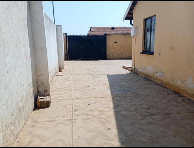 2 BEDROOM HOUSE FOR SALE IN PROTEA GLEN